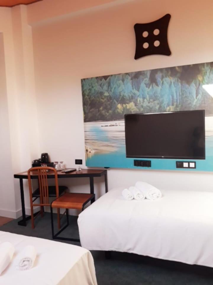 Hotel Celis Barcis Exterior photo